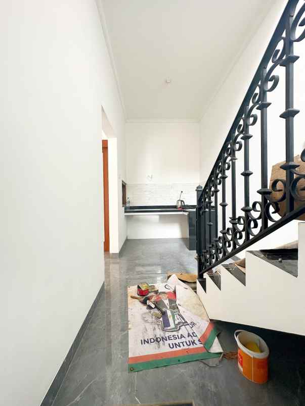 dijual rumah ciracas
