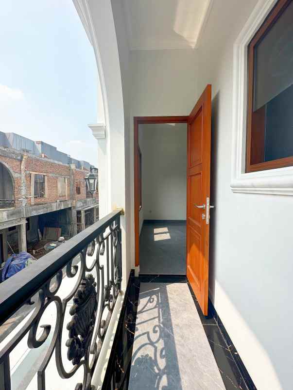 dijual rumah ciracas