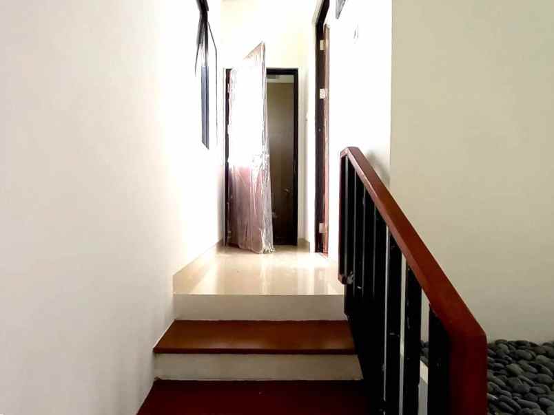 dijual rumah cluster jura metland