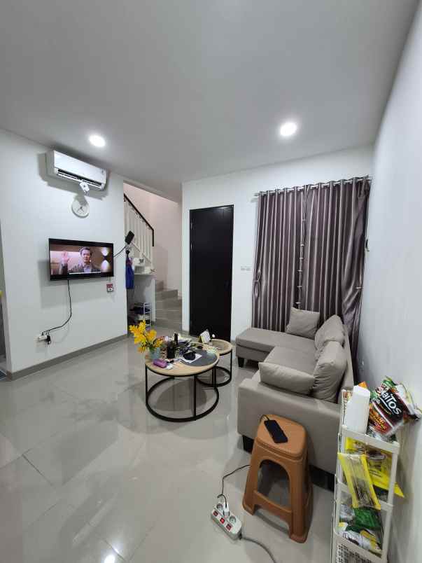 dijual rumah cluster viona karawaci