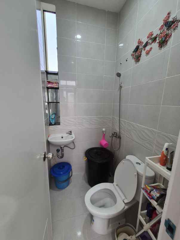 dijual rumah cluster viona karawaci
