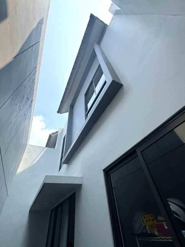 dijual rumah cluster wisteria metland
