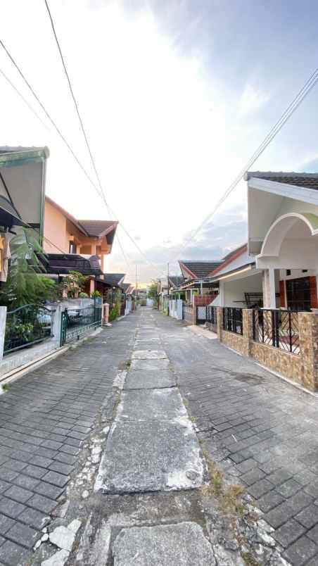 dijual rumah condongcatur