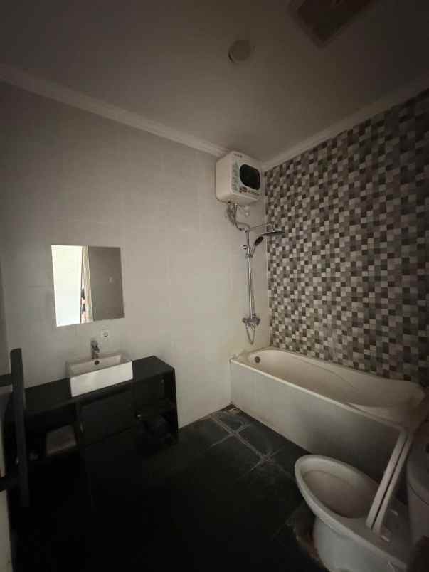 dijual rumah dalam komplek di cakung jakarta timur