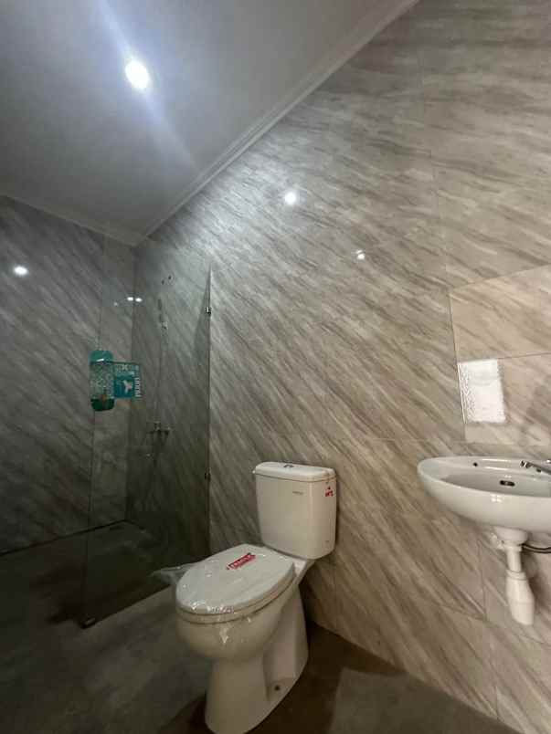 dijual rumah damo indah timur