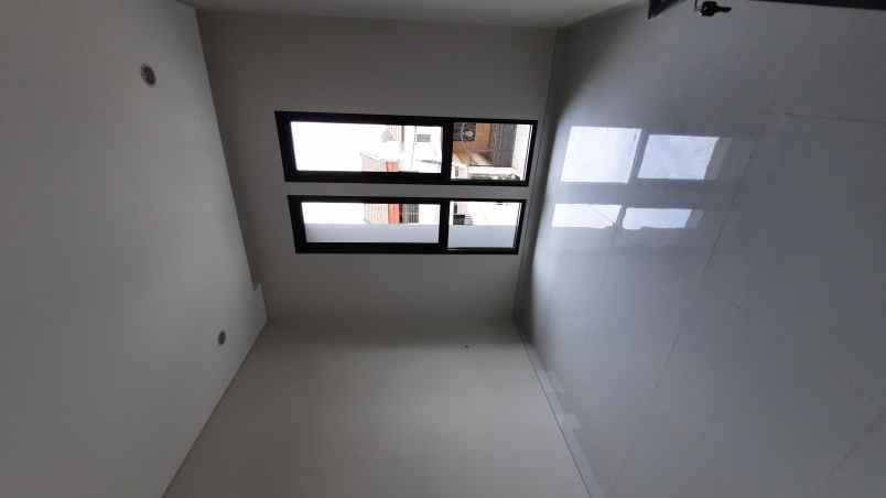 dijual rumah darmo permai selatan