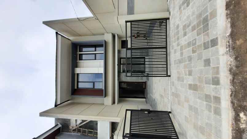 dijual rumah darmo permai selatan