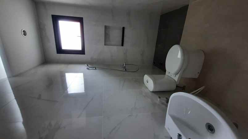 dijual rumah darmo permai selatan