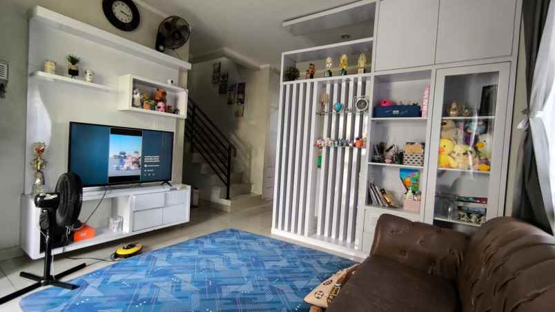 dijual rumah dekat mall di burgundy summarecon bekasi