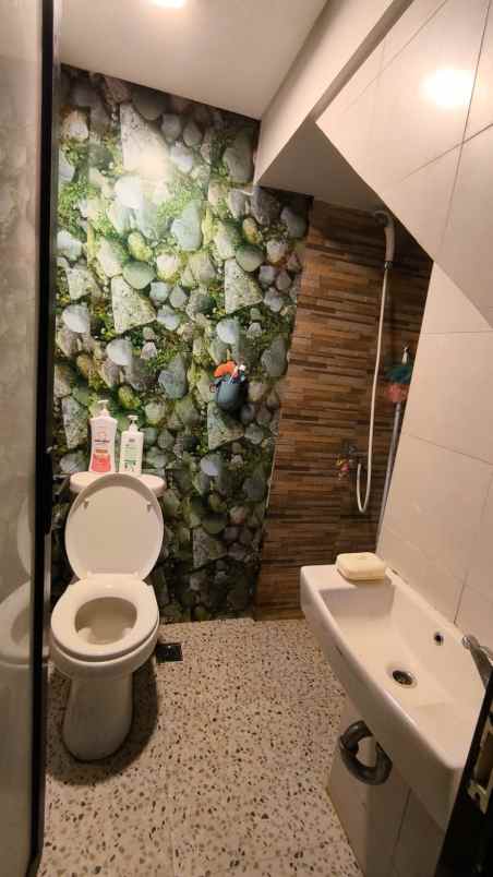 dijual rumah dekat mall di burgundy summarecon bekasi
