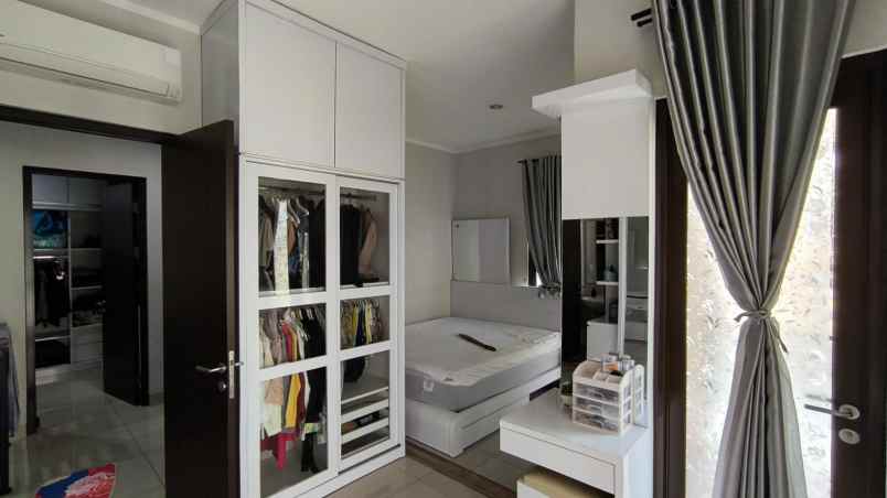dijual rumah dekat mall di burgundy summarecon bekasi
