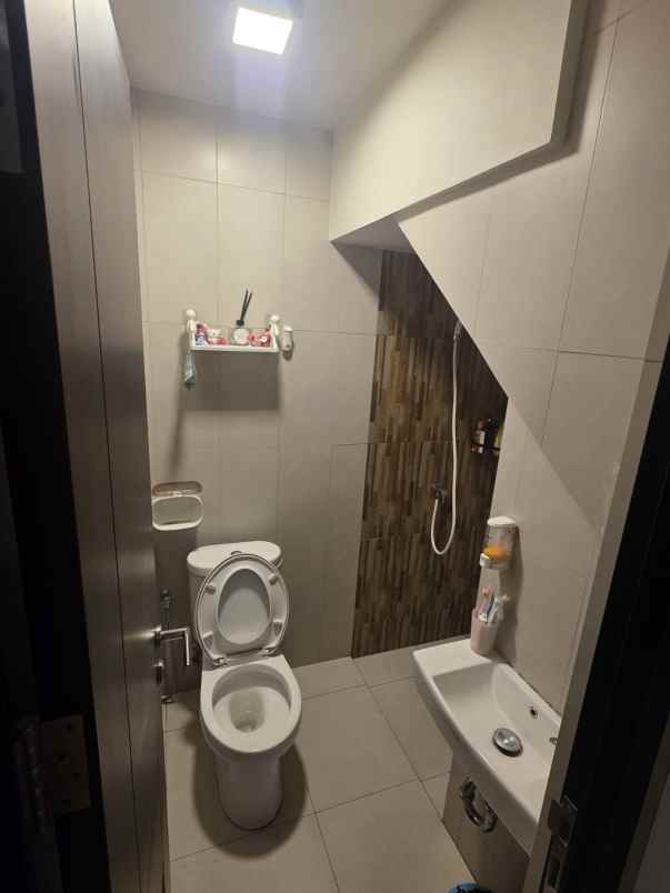 dijual rumah dekat mall di magenta summarecon bekasi