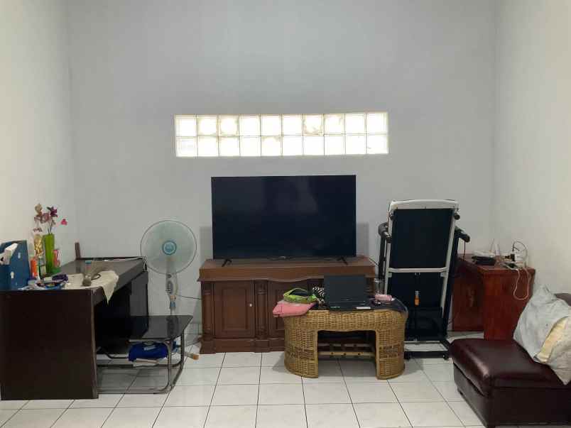 dijual rumah dekat pasar dan jalan utama