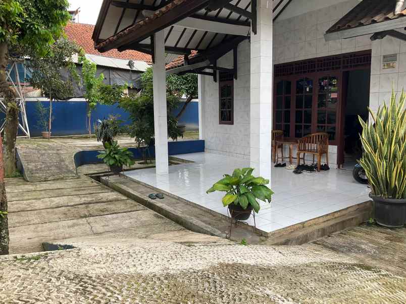 dijual rumah dekat pasar dan jalan utama
