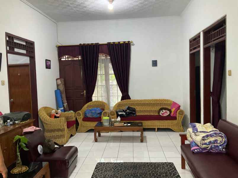 dijual rumah dekat pasar dan jalan utama