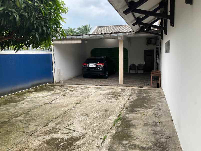 dijual rumah dekat pasar dan jalan utama
