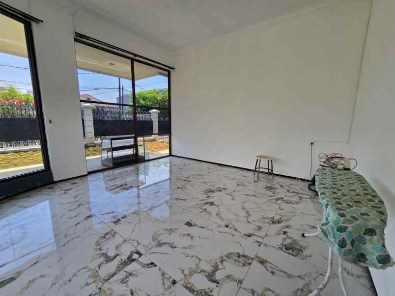 dijual rumah dharmahusada indah