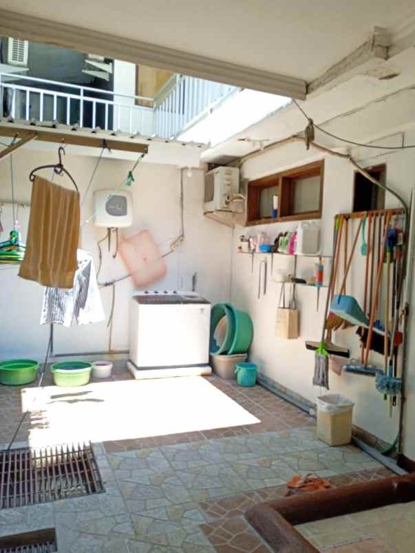 dijual rumah dharmahusada utara