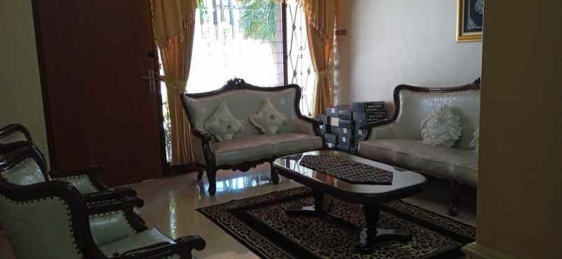 dijual rumah dharmahusada utara