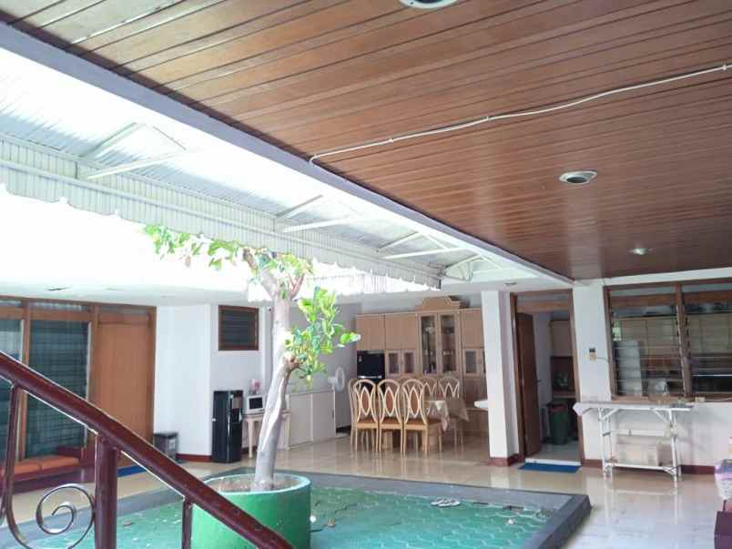 dijual rumah dharmahusada utara