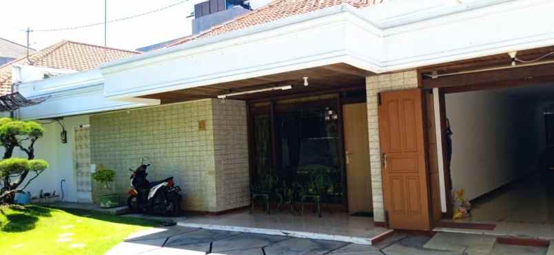 dijual rumah dharmahusada utara