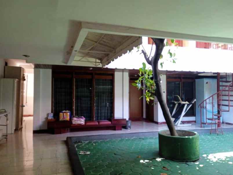 dijual rumah dharmahusada utara