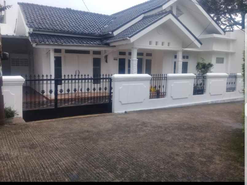 dijual rumah di cinangka