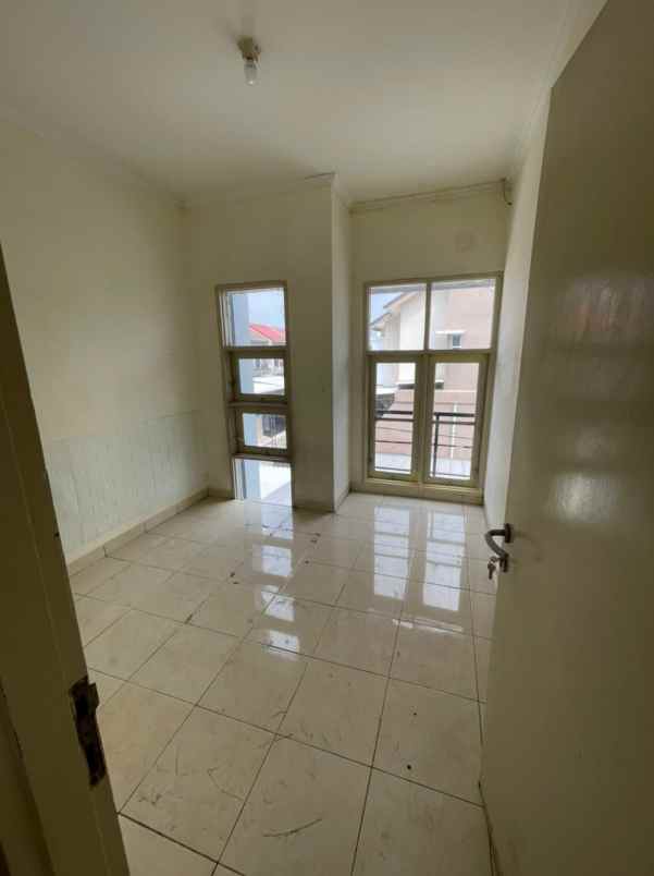 dijual rumah di daanmogot arcadia tangerang