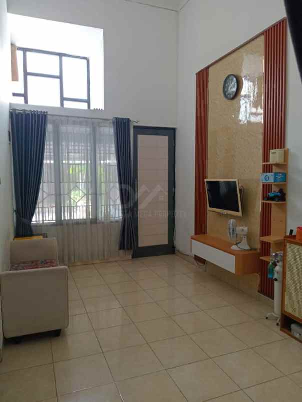 dijual rumah di graha raya bintaro