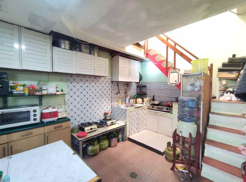 dijual rumah di komp logam margacinta bandung