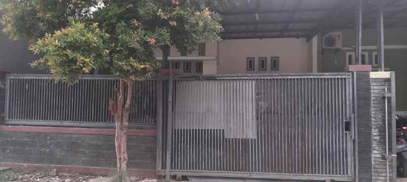 dijual rumah di taman kota ciperna