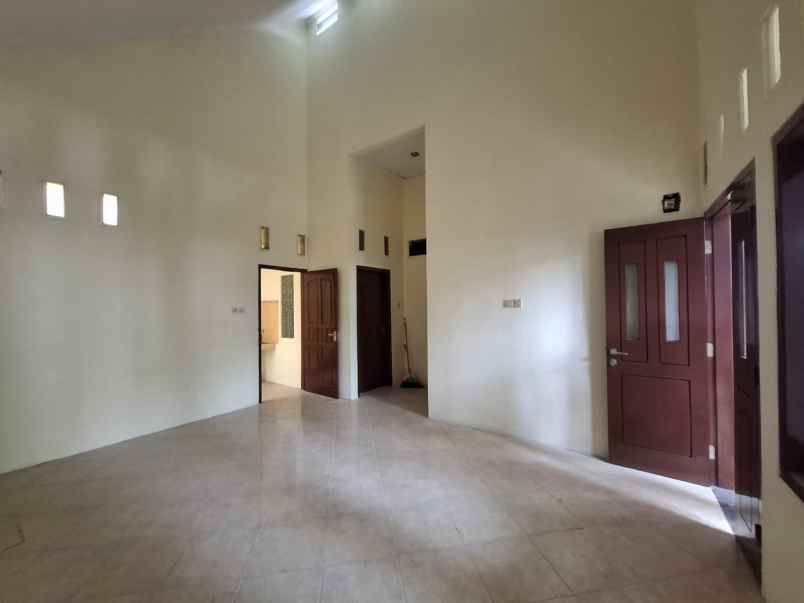 dijual rumah di taman kota ciperna