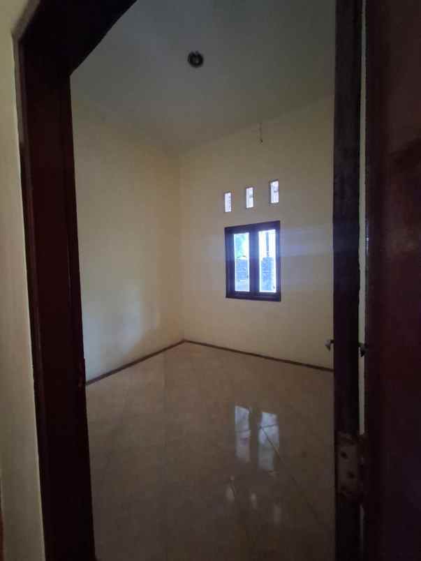 dijual rumah di taman kota ciperna