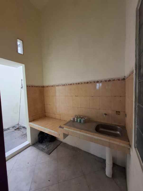 dijual rumah di taman kota ciperna