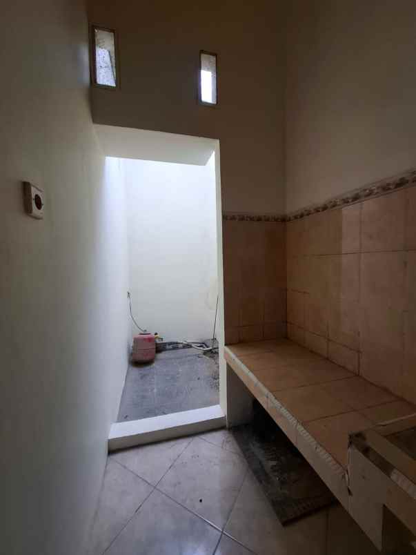 dijual rumah di taman kota ciperna