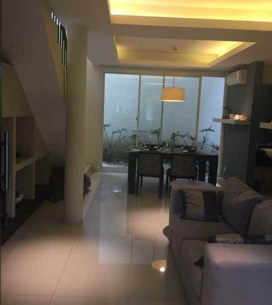 dijual rumah dian istana moca vrbana