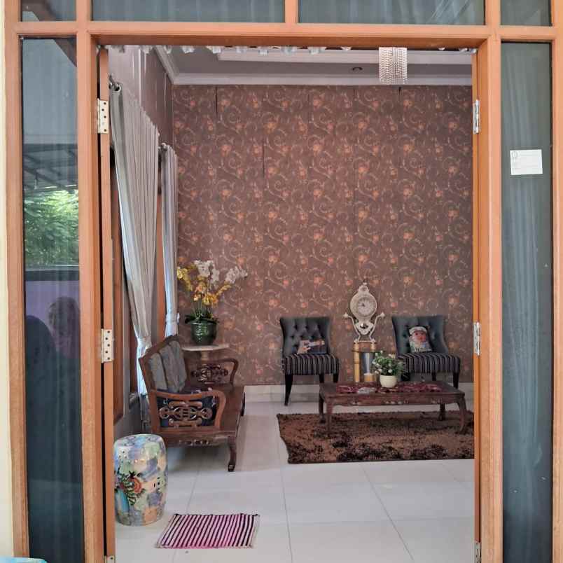 dijual rumah dianggrek loka graha raya