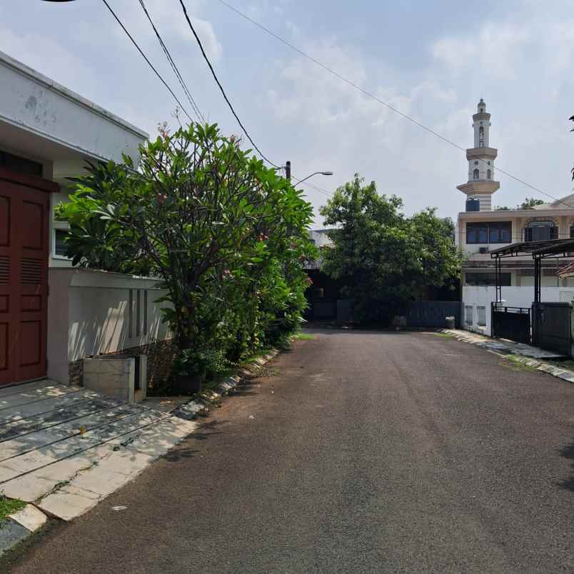 dijual rumah dianggrek loka graha raya