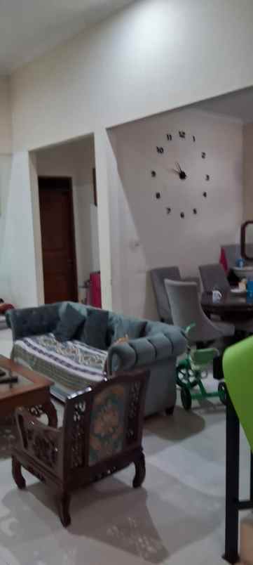 dijual rumah dianggrek loka graha raya