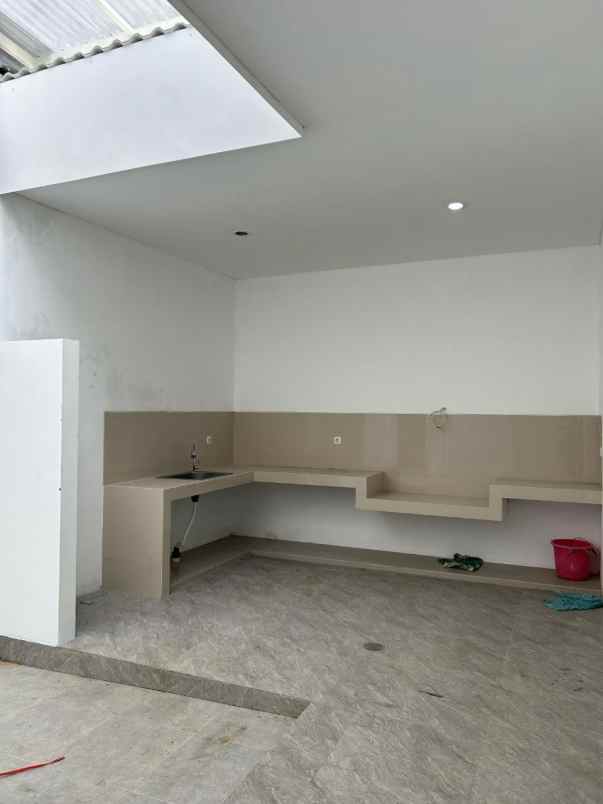 dijual rumah dukuh setro