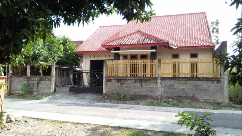 dijual rumah giripeni