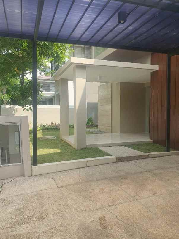 dijual rumah graha natura