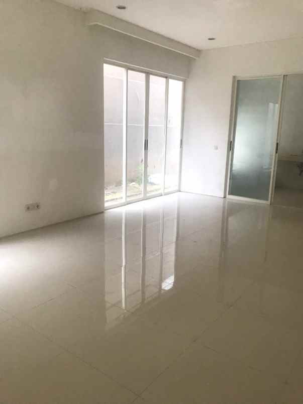 dijual rumah graha natura