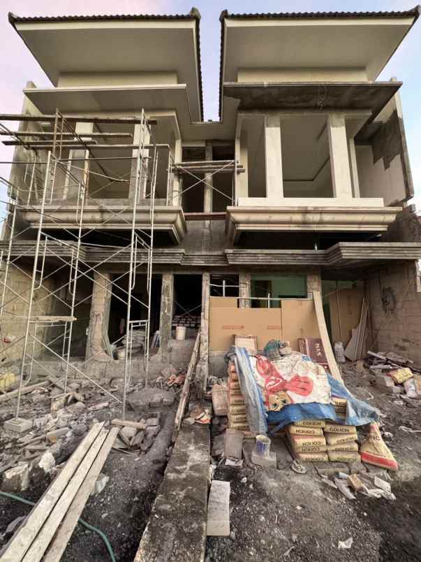 dijual rumah green lake wonorejo