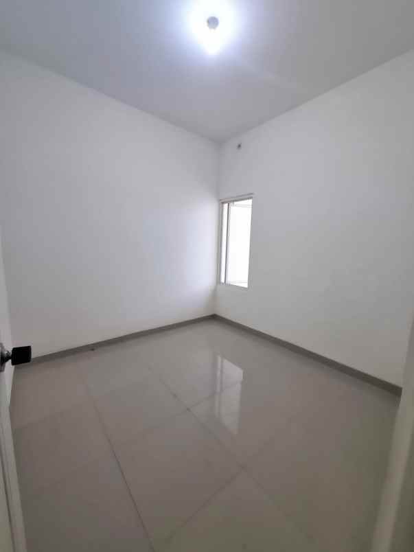 dijual rumah green mansion lontar