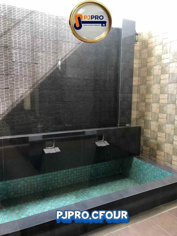 dijual rumah harapan indah cluster