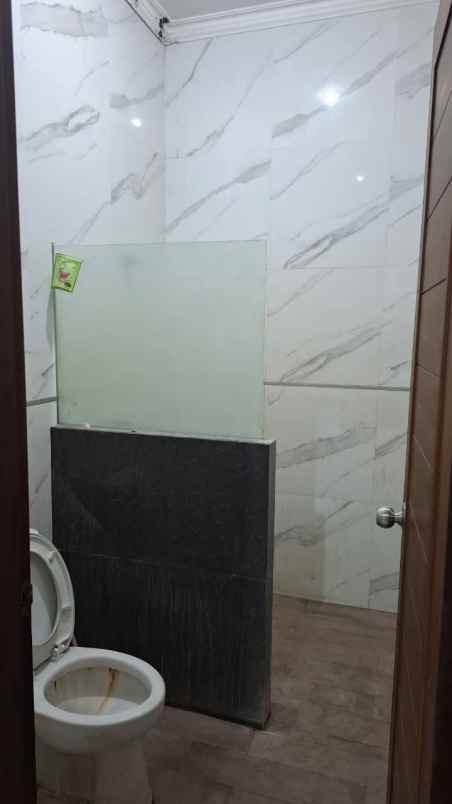 dijual rumah holis