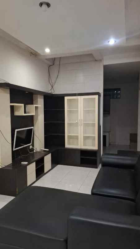 dijual rumah holis