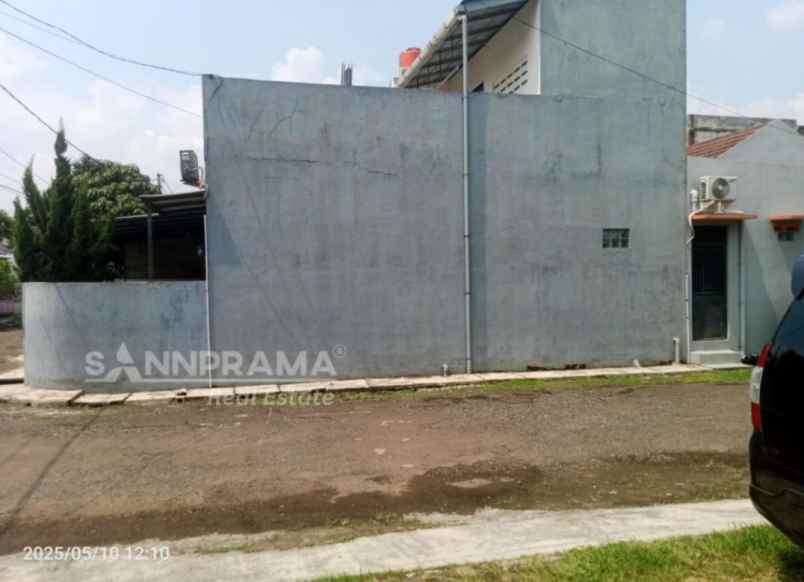 dijual rumah hook 1 5 lantai di griya melati mas gdc