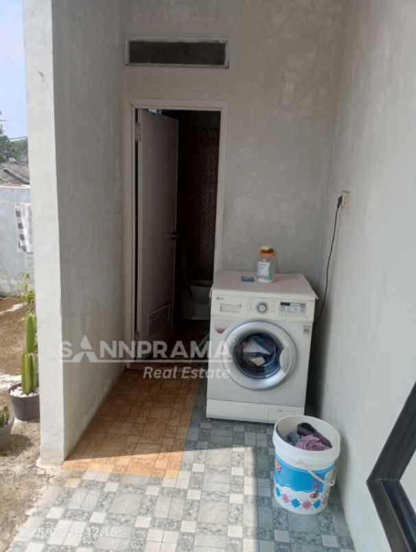 dijual rumah hook 1 5 lantai di griya melati mas gdc